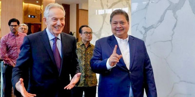 Bertemu Airlangga, Mantan PM Inggris Tony Blair Dukung Program Strategis Pemerintah Indonesia 