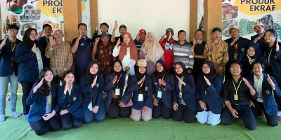 Mahasiswa UB Lakukan Sosialisasi Pembentukan Biobriket dari Limbah Kulit Durian