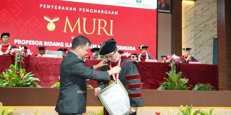 Rekor-Indonesia MURI, Guru Besar Bidang Hukum Bisnis Termuda