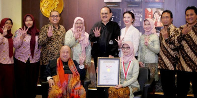 SMA 4 Semarang Dapat Anugerah Rekor MURI