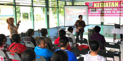 Bersama Dinkes, Sasaran Non Fisik TMMD 117 Kodim 1708/BN Gelar Penyuluhan Kesehatan