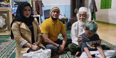 Datangi Ulama Kharismatik Banten Abuya Muhtadi, Achmad Yaseer: Saya Merasakan Tentram Karena Doanya