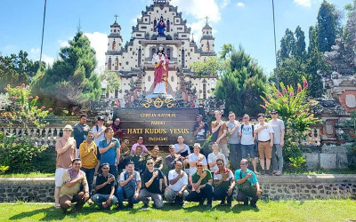 Menikmati Keindahan Gereja Palasari di Bali