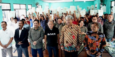 Kata Kepala Desa ini Ada yang Menangis Ketika Terima Sertifikat dari BPN Karawang