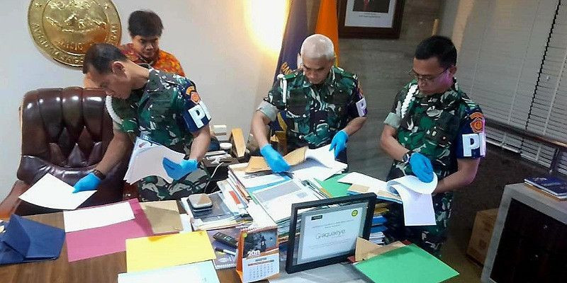 Puspom TNI dan KPK Sita Bukti Transaksi Pencairan Cek di Kantor Basarnas