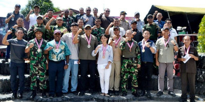 Komunikasi Sosial Kodim 1710/Mimika dengan Latihan Menembak