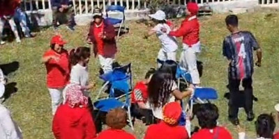 Keseruan Berebut  'Kursi' di Halaman Konjen Noumea