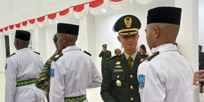 Kasdim 1708/BN Hadiri Upacara Pengukuhan Paskibra Kabupaten Supiori