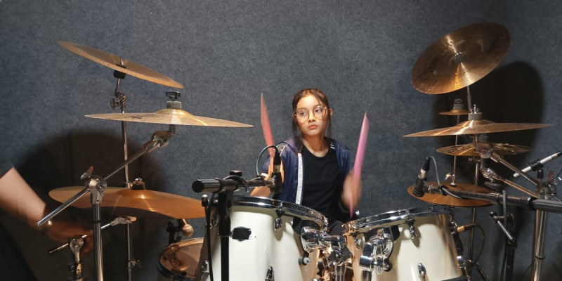 Dica Melo, Drummer Cilik Berprestasi Dengan Warisan Bakat dari Sang Ayah