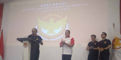 Eros Djarot: Tolong Tertibkan Presiden