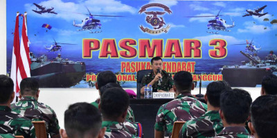  Komandan Pasmar 3 Berikan Arahan Kepada Personel Intelijen Pasmar 3