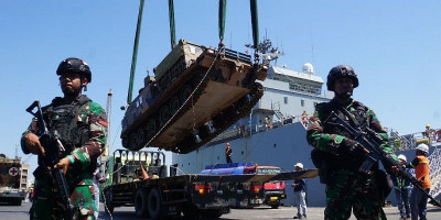 Ada Apa? Tank Canggih M1A1 Abrams dan Puluhan Kendaraan Taktis Amerika Ada di Surabaya