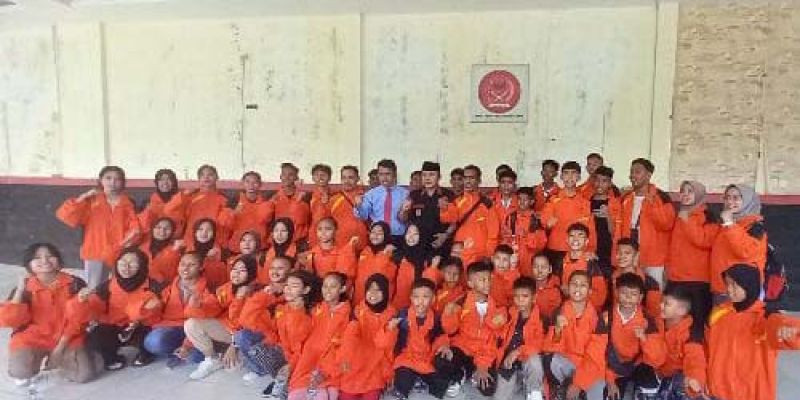 Ketua Pengprov INKADO Sumbar Lepas Atlet Ikuti Kejuaraan Karate Open Walikota Cup II Serambi Madinah Kota Solok