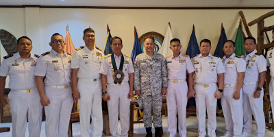 TNI AL Bersama Angkatan Laut Philipina Tingkatkan Informasi Sharing