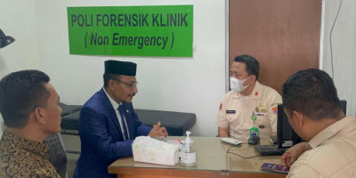 Haji Uma Datangi RSPAD Pertanyakan Hasil Otopsi Imam Masykur