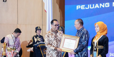 Beri Penghargaan Kepada Insan Peduli Keselamatan Jalan, Menhub Ajak Generasi Muda Jadi Pelopor