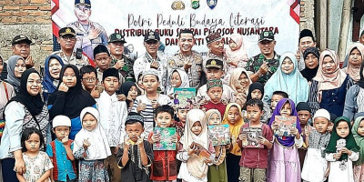Polres Jakarta Timur Distribusi Buku dan Bantuan Sosial di Wilayah Kramat Jatì Jakarta Timur