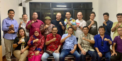 Digugat di PN Cibinong, Rocky Gerung Tantang Perkomhan Debat Terbuka