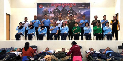 Sambut HUT Ke-78 TNI 2023, Personel Kodim 1708/BN Ikut Aksi Donor Darah