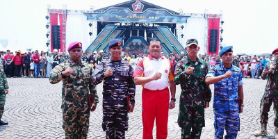 2 Prajurit Inspiratif TNI AL Terima Penghargaan Dari Panglima TNI 