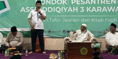 BPN Karawang Serahkan 10 Sertifikat Wakaf Ponpes Ashidiqqiyah