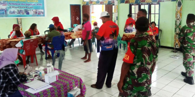 Peduli Kesehatan Warga, Babinsa Koramil Numfor Dampingi PKB Dinkes