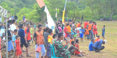 Babinsa Berikan Pengamanan Pertandingan Sepak Bola di Wilayah Binaan