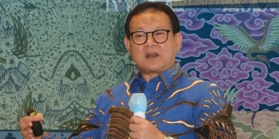 Di Hari Batik Nasional,, Prof. Rokhmin Dahuri Perkenalkan 8 Batik Khas Cirebon 