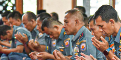 Sambut HUT Ke-78 TNI, Danlantamal IX Gelar Do'a Bersama Prajurit dan PNS Lantamal IX