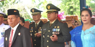 Dandim 1708/BN Ikut Upacara HUT Ke-78 TNI di Lapangan Frans Kaisiepo Mako Lanal Biak