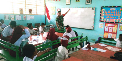 Tanamkan Jiwa Patriotisme, Babinsa Berikan Materi Wasbang kepada Murid SD
