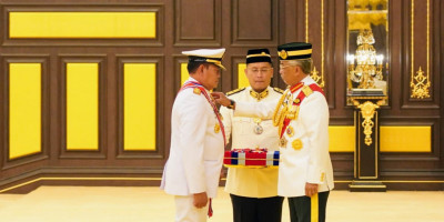 Panglima TNI Dianugrahi Tanda Kehormatan Panglima Gagah Angkatan Tentera Kerajaan Malaysia Atas Dedikasinya