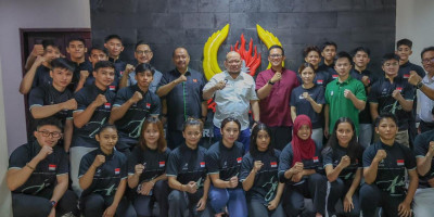 Lepas Atlet Wushu Jatim, Ketua DPD RI Berpesan Agar Atlet Jaga Prestasi dan Kekompakan