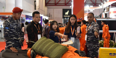 Antusianya Masyarakat Datangi Stan Pameran TNI AL Pada EDRR di Jakarta