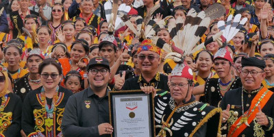 Anugerah Rekor MURI untuk Lembaga Besar Adat Dayak Bulusu 