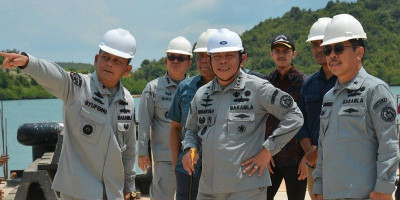 Kepala Bakamla RI Tinjau Kesiapan Unsur dan Personel Zona Bakamla Barat