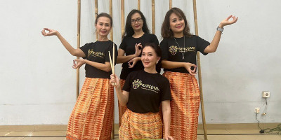 Renggana: Pesona Perempuan Pujaan Sebuah Pertunjukan Seni dan Tari dari Komunitas Perempuan Menari