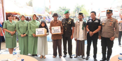 HUT ke-25, Korem 052/Wijayakrama Bagikan Air Bersih dan Paket Sembako