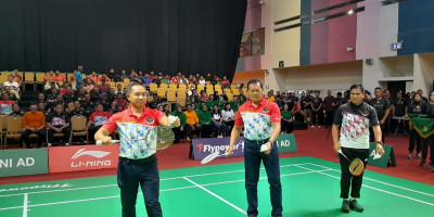 Kasad Buka Gelaran Kasad Cup Badminton Exhibition Match 2023