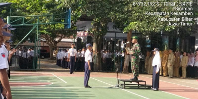 Bati Bakti TNI Koramil Kesamben Pimpin Upacara Bendera di SMPN 1 Kesamben