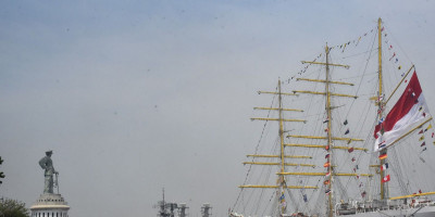 Tuntaskan 214 Hari Misi Pelayaran Duta Bangsa, KRI Bima Suci Tiba di Surabaya