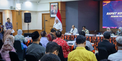 Ketua DPD RI dan Dewan Presidium Konstitusi Rapat Konsolidasi Terkait Maklumat Desakan Sidang MPR