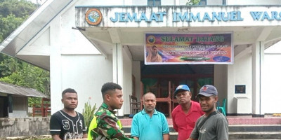 Peduli Warga, Babinsa Berikan Bantuan Sembako Jelang Kegiatan Sidang Jemaat