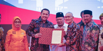 Wapres RI ke-VI Try Sutrisno Sampaikan Maklumat Presidium Konstitusi 