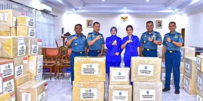 Peduli Palestina, Jalasenastri Serahkan Bantuan Sosial Kepada Posko TNI AL