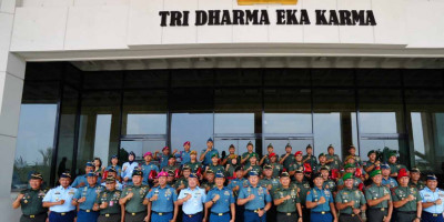 Komitmen Reward and Punishment: Panglima TNI Berikan Penghargaan kepada Prajurit Berprestasi