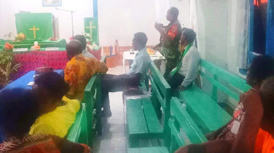 Babinsa Hadiri Rapat Sidang Jemaat Gereja GKI Reformasi Desa Ineki Kepulauan Aruri