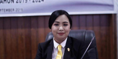 Okstesi Prisilia K. Runtu  Tokoh Perempuan Idola Masyarakat Minahasa