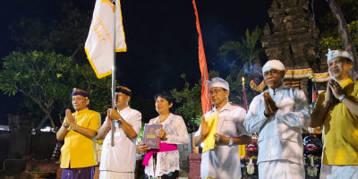 Ketua PH PHDI Jabar Membuka Lokasabha III PHDI Wilayah III  Cirebon