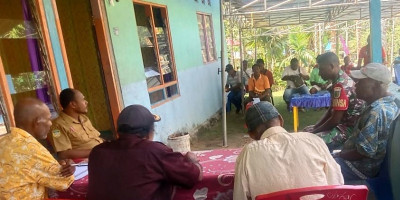 Babinsa Hadiri Rakor Pembentukan Panitia Natal dan Tahun Baru di Kampung Napdiri